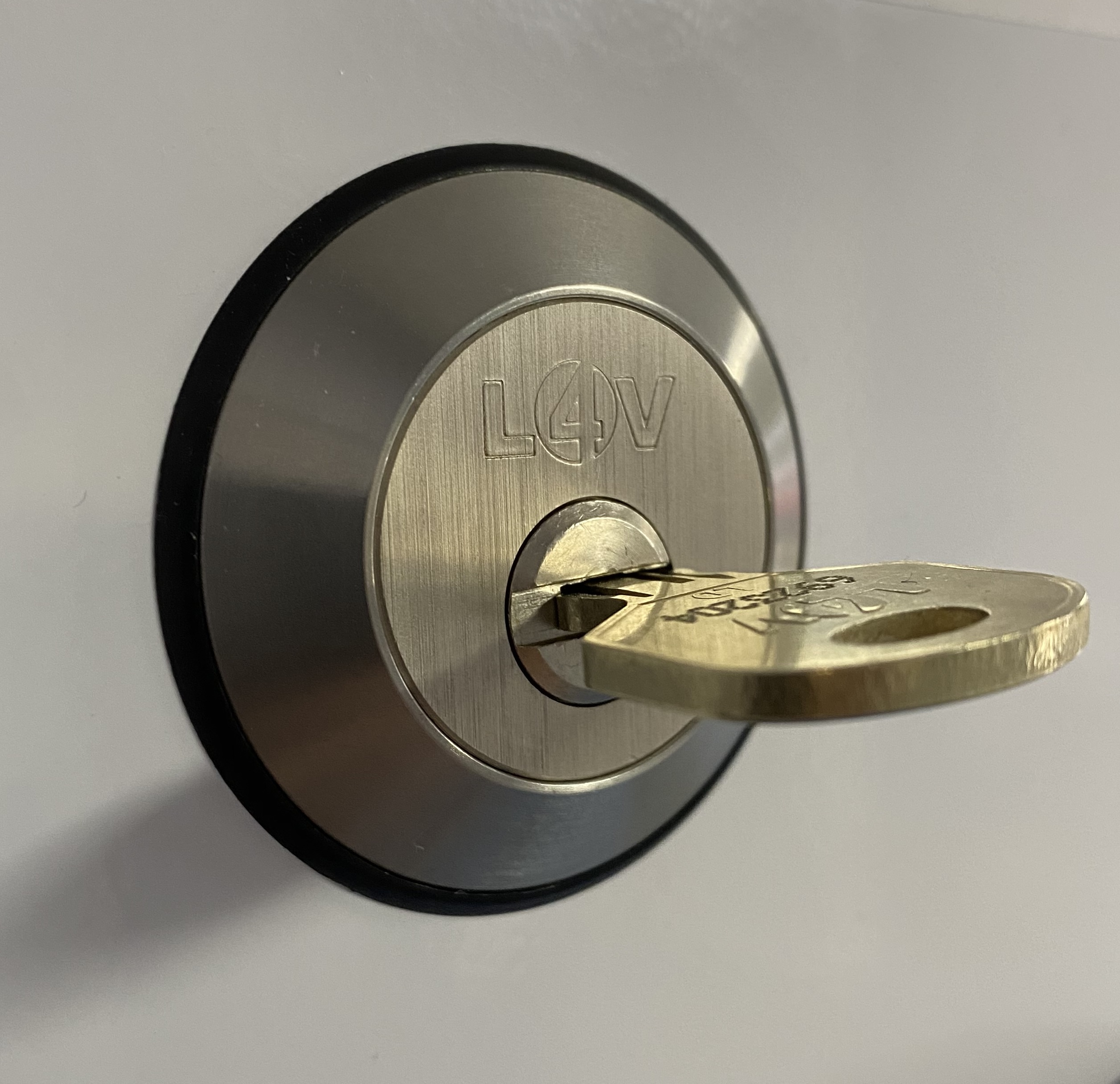 Confronto tra diverse chiusure di sicurezza per furgoni prezzi e vantaggi