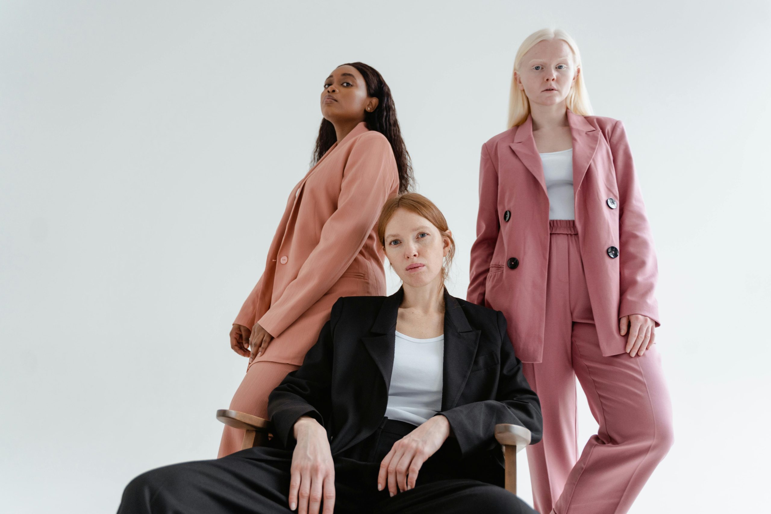 Trendy šaty na svatbu, které musíte vidět